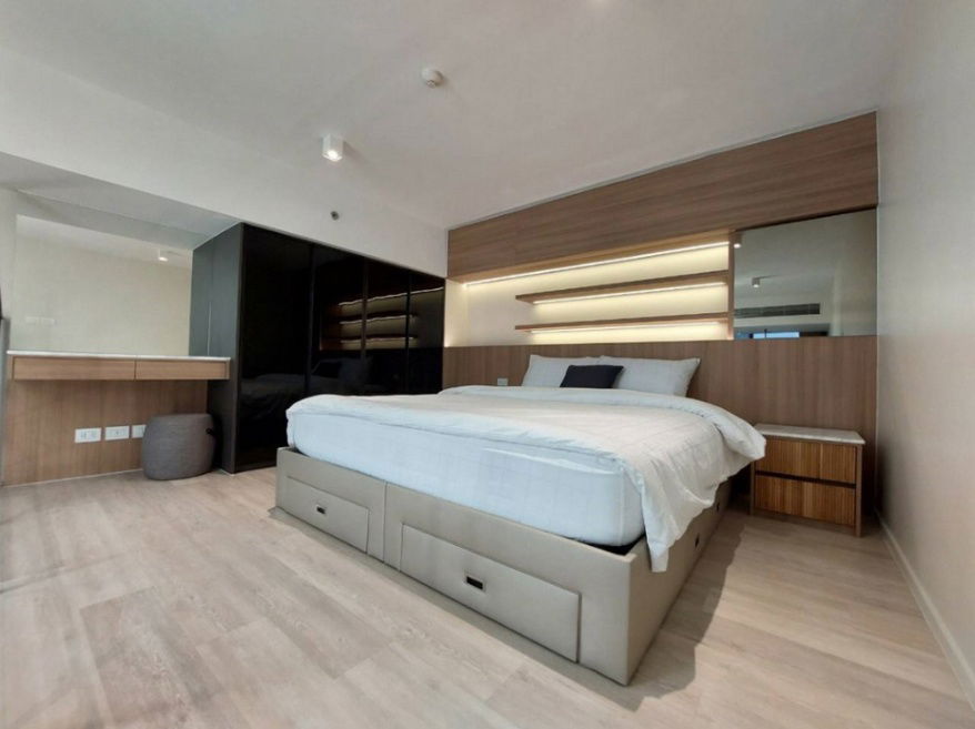 รูป The Lofts Silom【𝐒𝐄𝐋𝐋 & 𝐑𝐄𝐍𝐓】🔥Industrial Modern เรียบเท่ไม่ซ้ำใคร โทนเข้ม เอกลักษณ์โดดเด่น ฟีลคาเฟ่🔥  ติดต่อไลน์ไอดี: @hacondo - รูปที่ 1/6