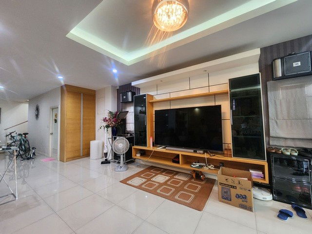 picture FOR SALE  TOWNHOUSE PROPERTY  10500000 BAHT. - 3/8