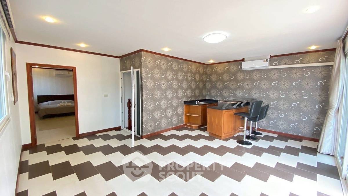 รูป วิลล่า 5-ห้องนอน ใกล้ เมืองพัทยา (ID 2265856) - รูปที่ 16/17