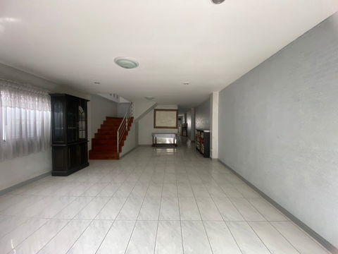 ขายทาวน์โฮม 3 ชั้น ทำเลทอง ตรงข้าม ม.เกษตรศาสตร์