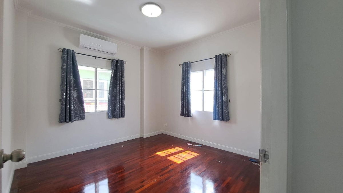 รูป ซื้อ ขาย เช่า Parkway Chalet รามคำแหง บ้านเดี่ยวหลังมุม ห้องกว้าง ครอบครัวอยู่สบาย 🏡 เดินทางสะดวก ใกล้สถานีรถไฟฟ้า เลี้ยงสัตว์ได้ Line ID : @951qfbfi - รูปที่ 7/13