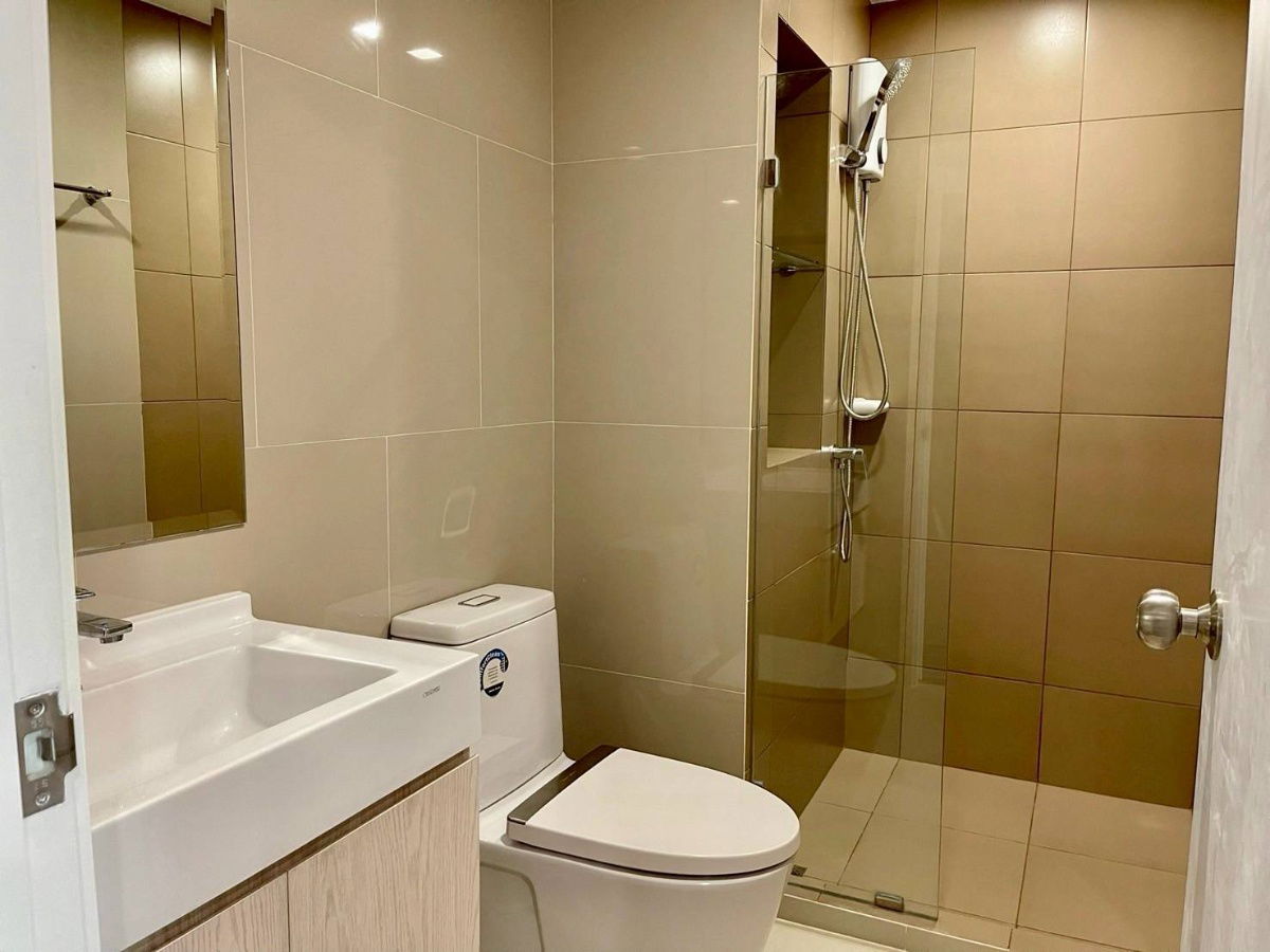 picture 1 bed 1 bath Rich Park @Triple Station , Srinakarin Road. Room size 30 Sq.m. Rent 16,000 THB - 8/8
