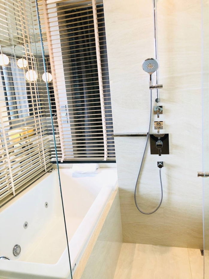 รูป Ashton Silom【𝐑𝐄𝐍𝐓】🔥Luxury Glam หรูหรา วัสดุพรีเมียมเรียบหรูทันสมัย พร้อมเฟอร์ครบทุกมุม🔥  ติดต่อไลน์ไอดี: @hacondo - รูปที่ 9/10