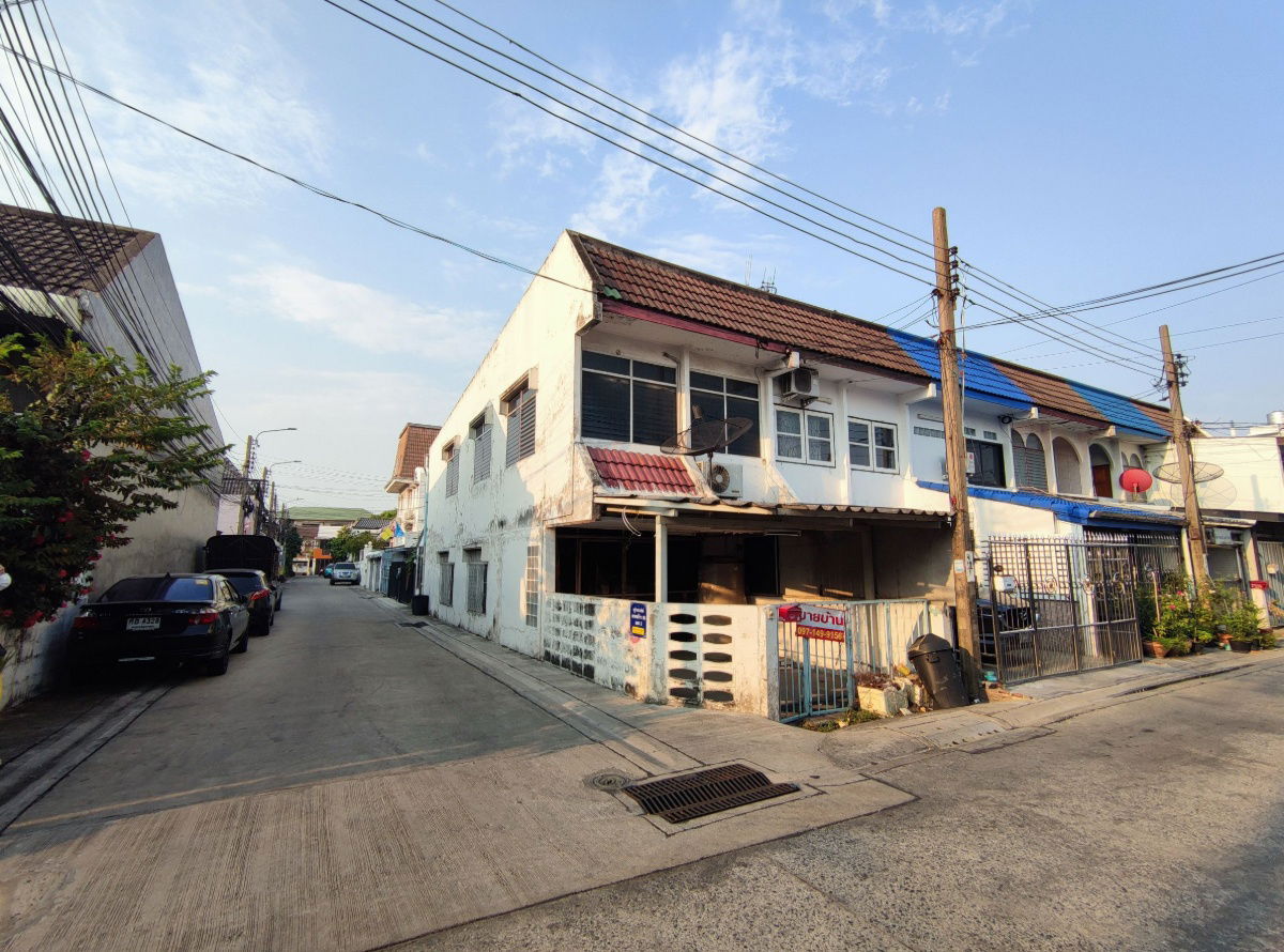 รูป 🏠 ขายบ้านทำเลทอง ลาดพร้าว 95 📍 เพียง 300 เมตรจากปากซอย | ปากซอยเป็นสถานีรถไฟฟ้าสายสีเหลือง | ราคา Hot Deal! - รูปที่ 3/3