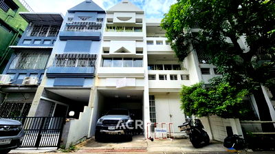 Townhouses for sale J Avenue Thonglor : Townhouse for sales sukhumvit49 close to Thonglor Ref no.00160062