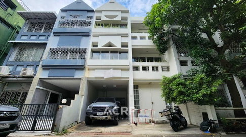ขายทาว์นเฮ้าส์ในซอยสุขุมวิท49 ใกล้ซอยทองหล่อ รหัส 00160062