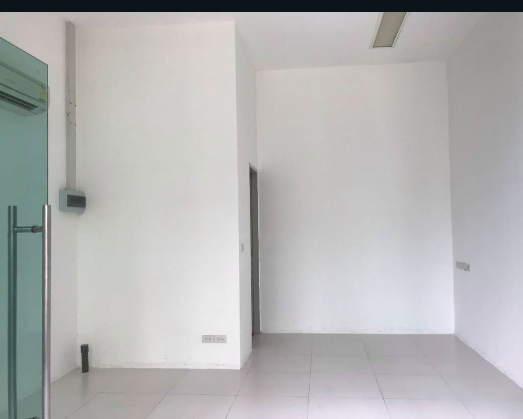 picture Shop for rent under the Capital Condo, Ratchaprarop -Vibhavadi, area 22.36 sqm. Size 4.3 × 5.2 m. Rent 13,000 baht/month. - 4/8