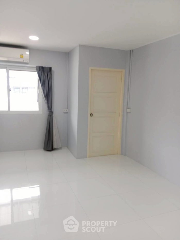 รูป ทาวน์เฮาท์ 2-ห้องนอน ใน สะพานสูง (ID 2261665) - รูปที่ 7/9