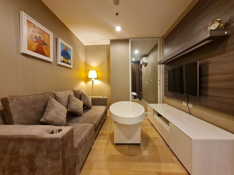  15 Sukhumvit           Residences