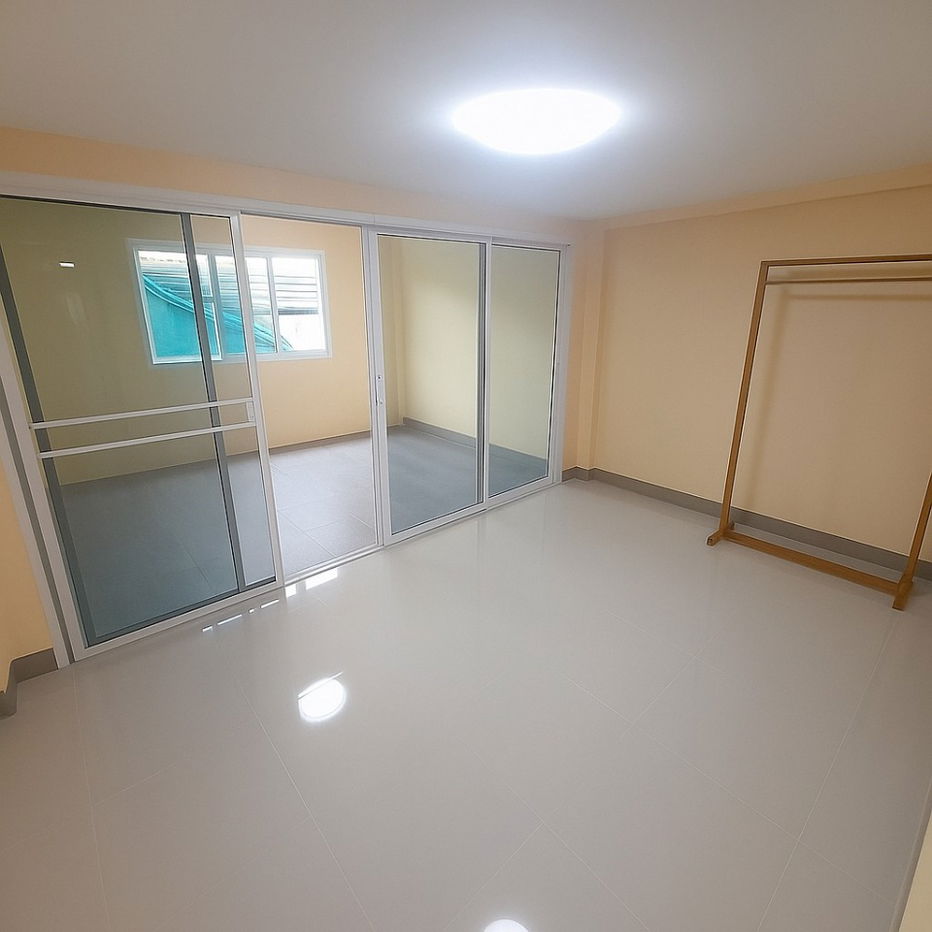 picture townhouse, newly renovated, ready to move in! Near the Orange Line, Min Phatthana Station, only 700 m. - 13/20