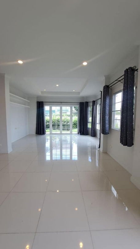 รูป ซื้อ ขาย เช่า Parkway Chalet รามคำแหง บ้านเดี่ยวหลังมุม ห้องกว้าง ครอบครัวอยู่สบาย 🏡 เดินทางสะดวก ใกล้สถานีรถไฟฟ้า เลี้ยงสัตว์ได้ Line ID : @951qfbfi - รูปที่ 4/13