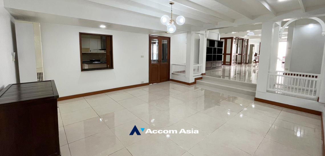 รูป 🔼🔽 AccomA 📩 Exclusive Detached House for Rent in Ekkamai – Private Gated Compound with Only 2 Homes! Shared Swimming pool & Garden (610073) - รูปที่ 13/20