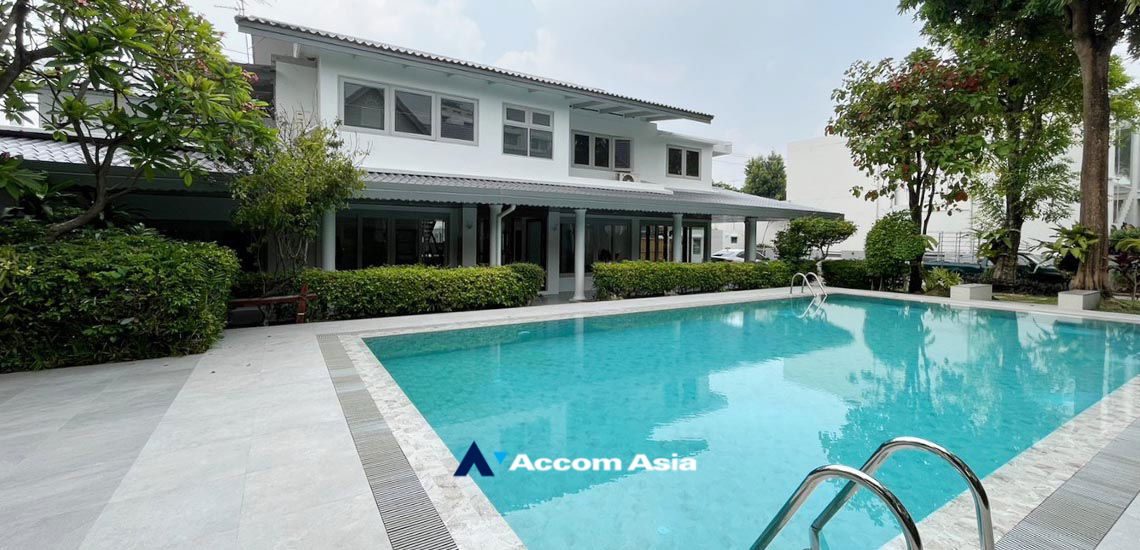 รูป 🔼🔽 AccomA 📩 Exclusive Detached House for Rent in Ekkamai – Private Gated Compound with Only 2 Homes! Shared Swimming pool & Garden (610073) - รูปที่ 4/20