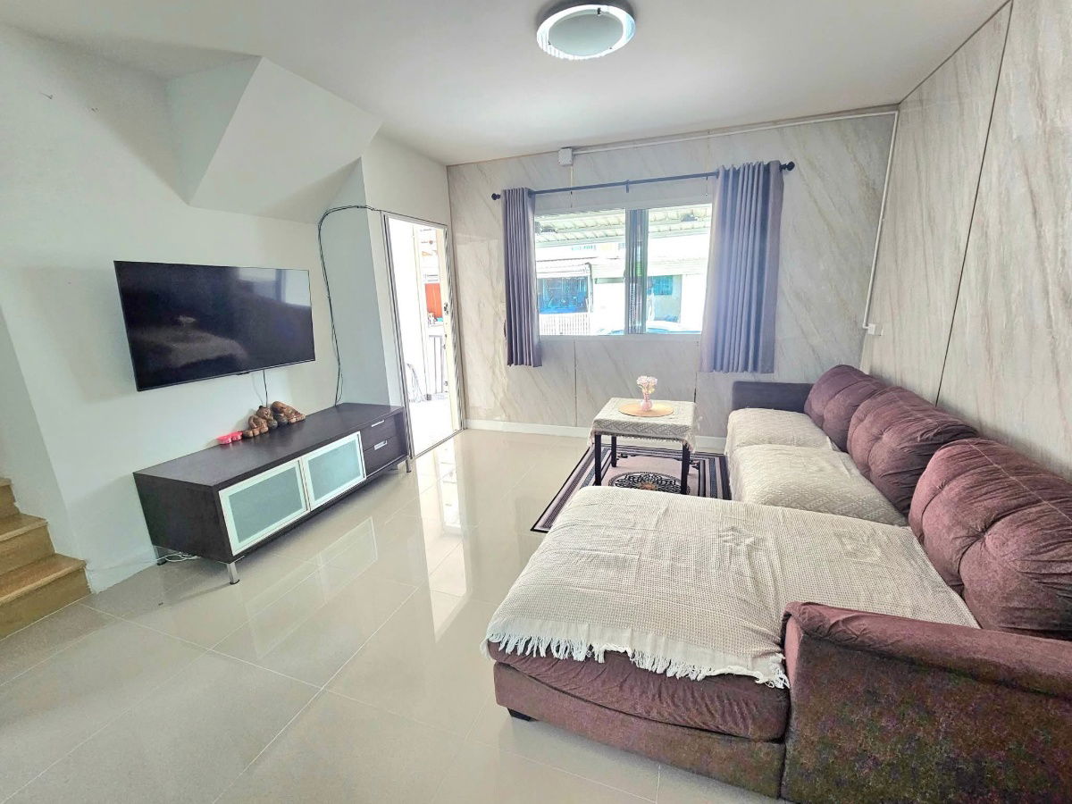 picture 🔊 For rent 🏡 Townhouse 📌 Corner house, Pleno Village, behind Thai Singapore School 🚇 Near BTS Sri Lasalle 💸 Rental price 25,000 baht/month - 3/16