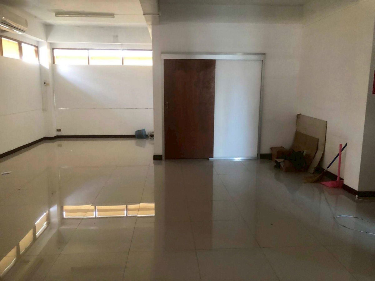 รูป LTH13001 – Commercial space for rent at Soi Sam Thahan Sukhumvit 50 Size 1000 sqm. 3 Studios 3 Baths Near BTS On Nut ONLY 150K/Month - รูปที่ 5/8