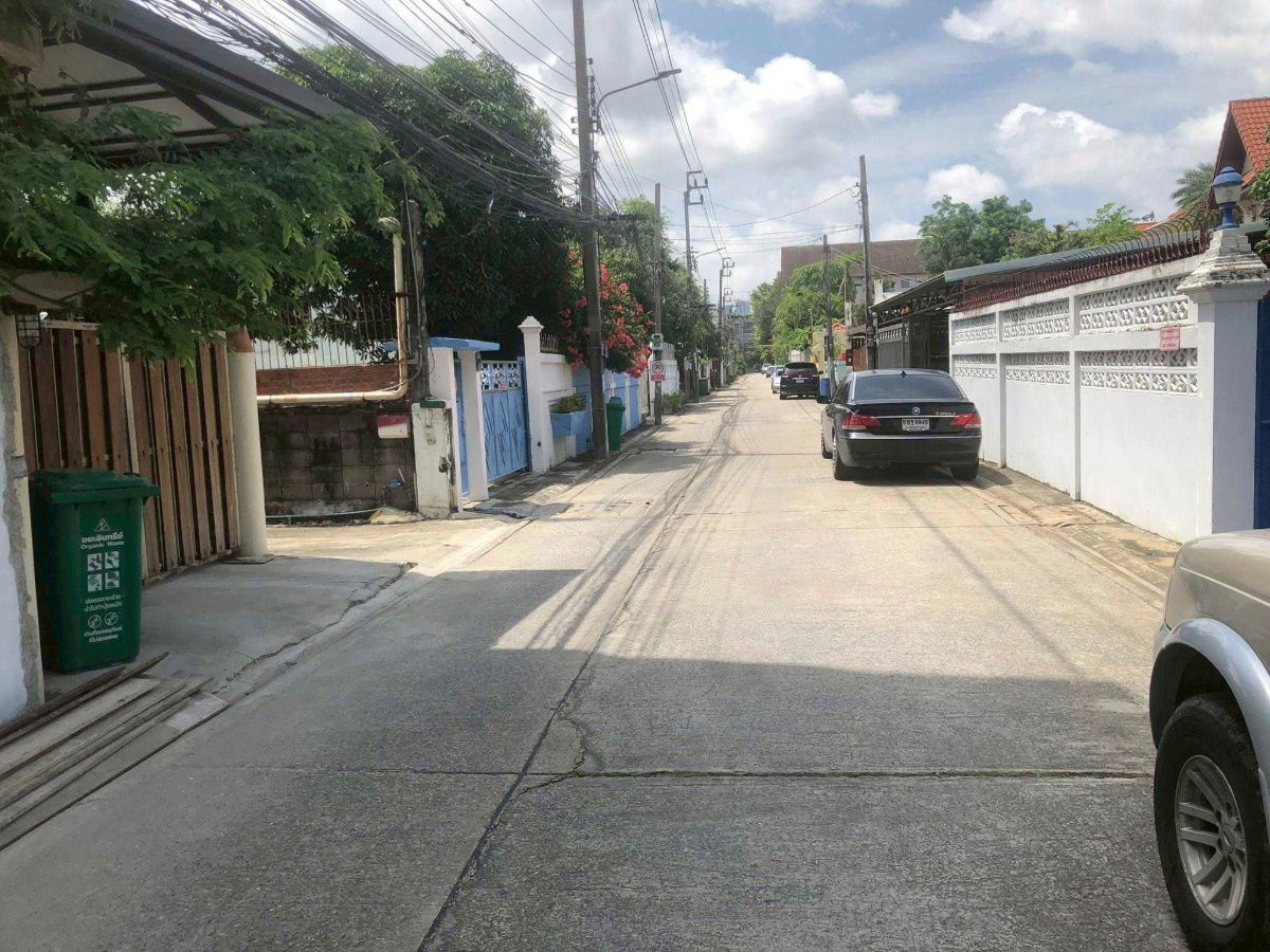 รูป LTH13001 – Commercial space for rent at Soi Sam Thahan Sukhumvit 50 Size 1000 sqm. 3 Studios 3 Baths Near BTS On Nut ONLY 150K/Month - รูปที่ 7/8
