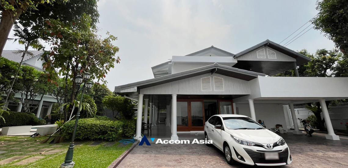 รูป 🔼🔽 AccomA 📩 Exclusive Detached House for Rent in Ekkamai – Private Gated Compound with Only 2 Homes! Shared Swimming pool & Garden (610073) - รูปที่ 3/20