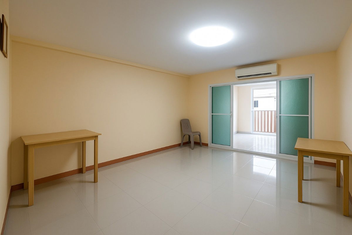 picture townhouse, newly renovated, ready to move in! Near the Orange Line, Min Phatthana Station, only 700 m. - 4/20