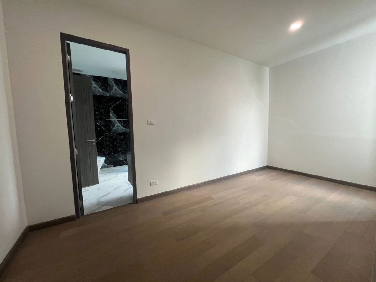 picture 3-storey detached house, luxury style, usable area over 400 sq m., Ekkamai-Sukhonthasawat location. Interested? Line ID: @951qfbfi - 7/8