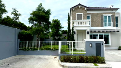 Houses for rent : For rent, single-family house with luxurious design, private atmosphere, best location in the area,Anya Bangna Ramkhamhaeng 2 project, Line ID: @951qf
