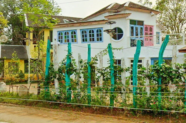 picture newly built old English style Lotus Chiang Mai Ruamchok 900 m. For rent 3-story detached house - 8/8