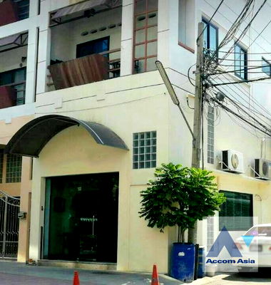 Houses for rent Lhong  1919 : 🔼🔽 AccomA 📩  4 BR House in Chong Nonsi (AA43539)