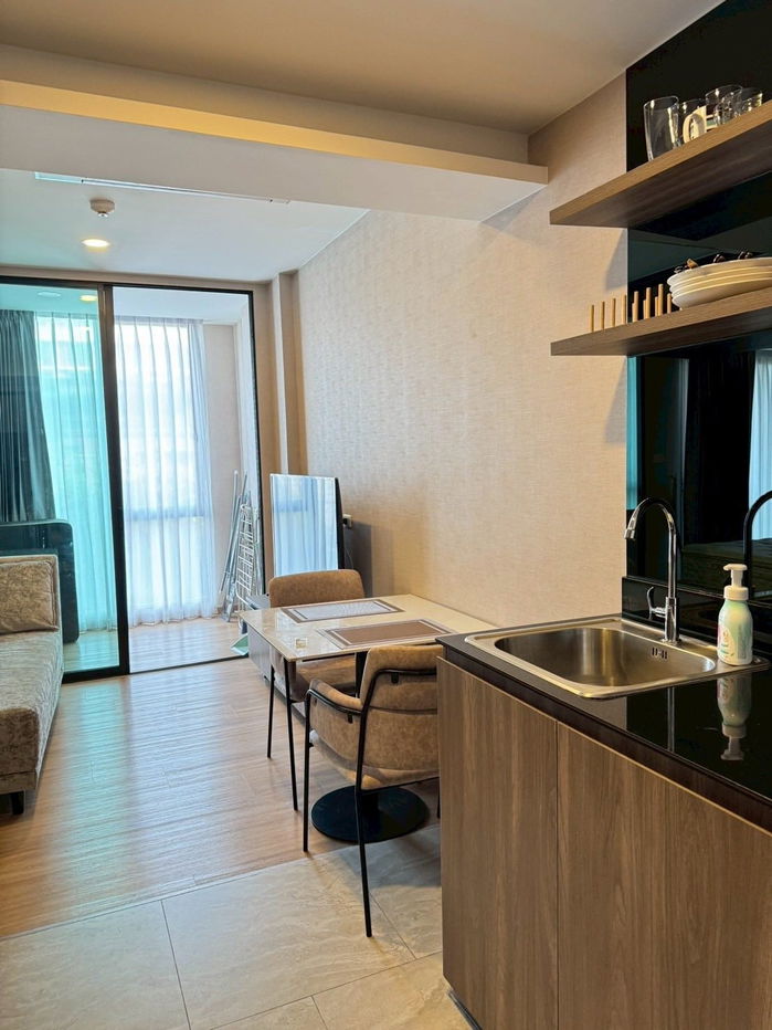 picture Urgent Rent!! Great Price! Beautifully Decorated Room at Lloyd Soonvijai-Thonglor - 18/19