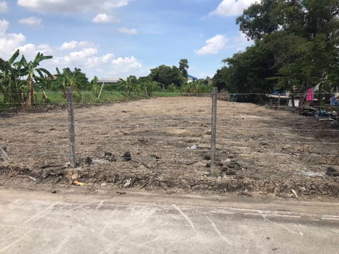 A 263-square-wah plot of land near the Pink Line MRT, Ramintra, Kilometre 4. The land has been filled.