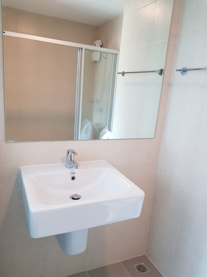 picture Condo for sale near Central Sriracha, beautiful view in front of the project, Building D - 10/18