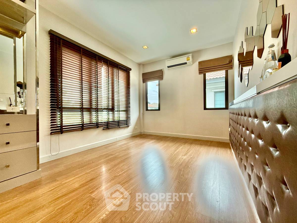 picture 4-BR House at Venue Rama 5 in Mueang Nonthaburi (ID 2099512) - 11/20