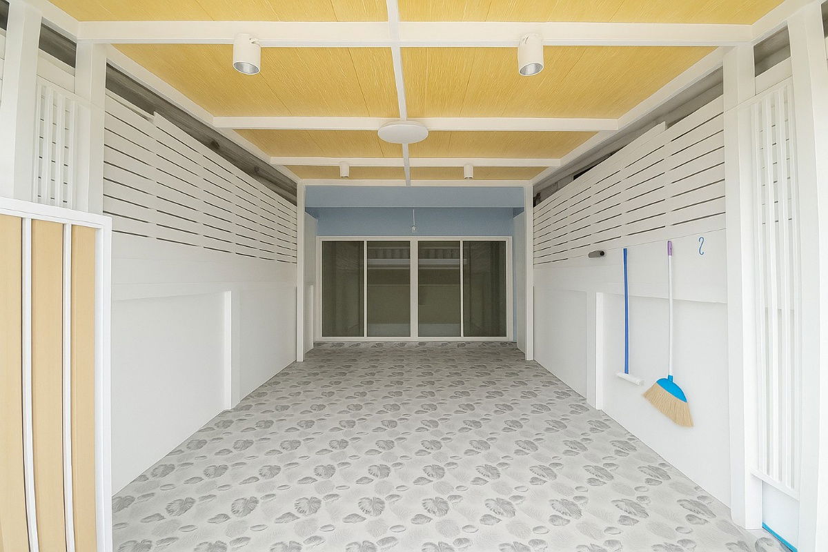 picture townhouse, newly renovated, ready to move in! Near the Orange Line, Min Phatthana Station, only 700 m. - 2/20