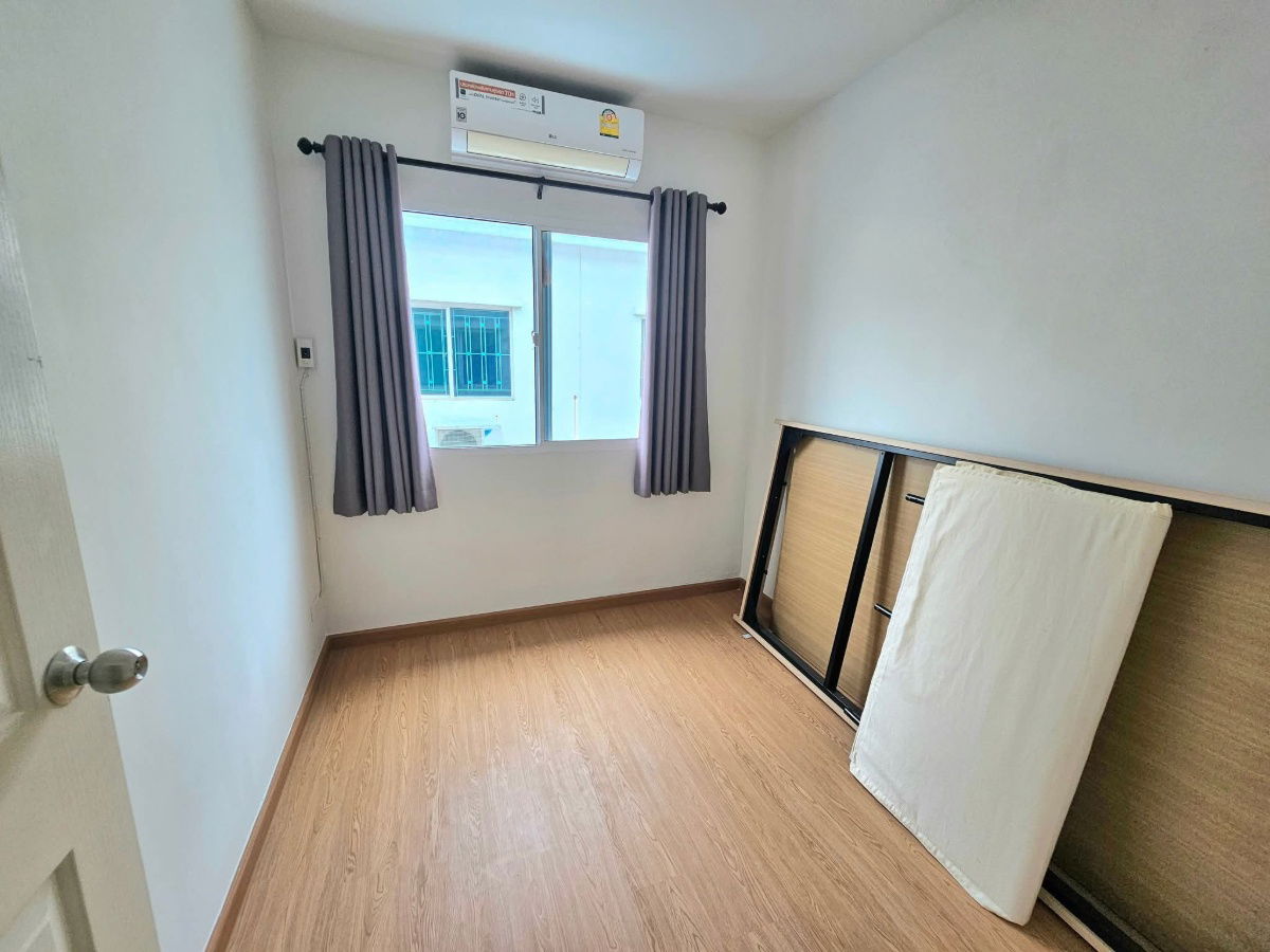 picture 🔊 For rent 🏡 Townhouse 📌 Corner house, Pleno Village, behind Thai Singapore School 🚇 Near BTS Sri Lasalle 💸 Rental price 25,000 baht/month - 12/16