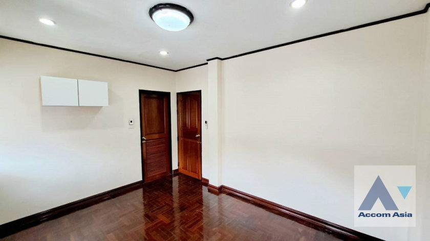 picture 🔼🔽 AccomA 📩 Home Office 4 BR Townhouse in Phra Khanong Nuea (AA37344) - 8/20