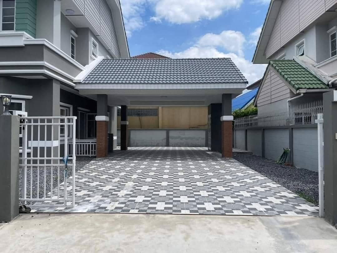 รูป ซื้อ ขาย เช่า Parkway Chalet รามคำแหง บ้านเดี่ยวหลังมุม ห้องกว้าง ครอบครัวอยู่สบาย 🏡 เดินทางสะดวก ใกล้สถานีรถไฟฟ้า เลี้ยงสัตว์ได้ Line ID : @951qfbfi - รูปที่ 2/13