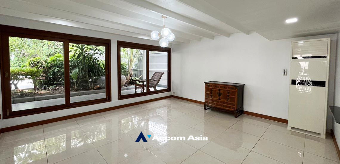 รูป 🔼🔽 AccomA 📩 Exclusive Detached House for Rent in Ekkamai – Private Gated Compound with Only 2 Homes! Shared Swimming pool & Garden (610073) - รูปที่ 15/20