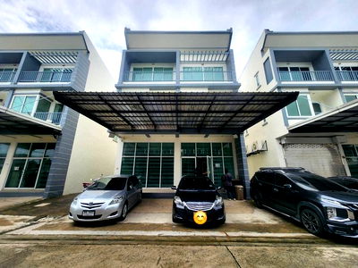 Townhouses for sale Bangkok : FOR SALE  TOWNHOUSE PROPERTY  9000000 BAHT.