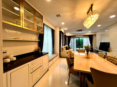 Houses for rent Saphan Sung : For rent: Nantawan Rama 9 project. Fulfill your luxurious life...with superior elegance and privacy in every dimension. Line ID: @951qfbfi