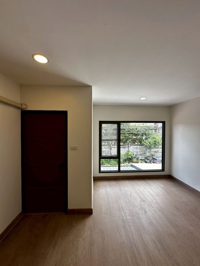 picture 📢 Townhouse for sale in Ram Intra  km.7  🛠 Fully renovated 💸 Price 2.59 million baht, free transfer 🚇 Near MRT Ram Intra Km. 6 - 6/8