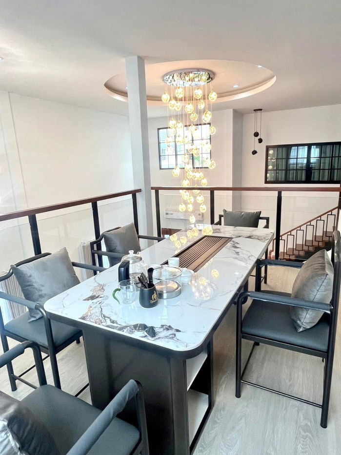 รูป 🔥 ให้เช่า บ้านเดี่ยวสุดหรูใหม่แกะกล่อง ย่านห้วยขวาง 🏡 ใกล้โรงเรียนนานาชาติ KIS, SISB, Regent และห้างร้านมากมาย Line ID : @951qfbfi - รูปที่ 8/9