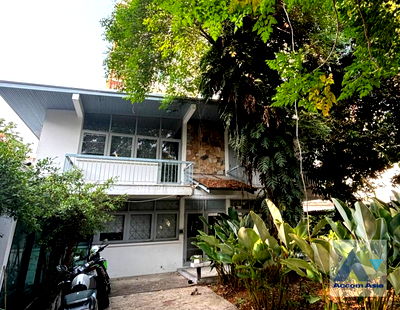 เช่าบ้านเดี่ยว ซอยเอกมัย (สุขุมวิท 63) : 🔼🔽 AccomA 📩 Home Office 2 BR House in Phra Khanong Nuea (AA15311)
