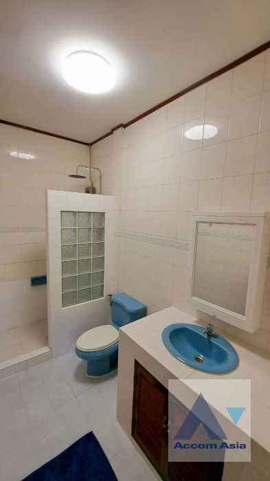 picture 🔼🔽 AccomA 📩 Home Office 4 BR Townhouse in Phra Khanong Nuea (AA37344) - 19/20