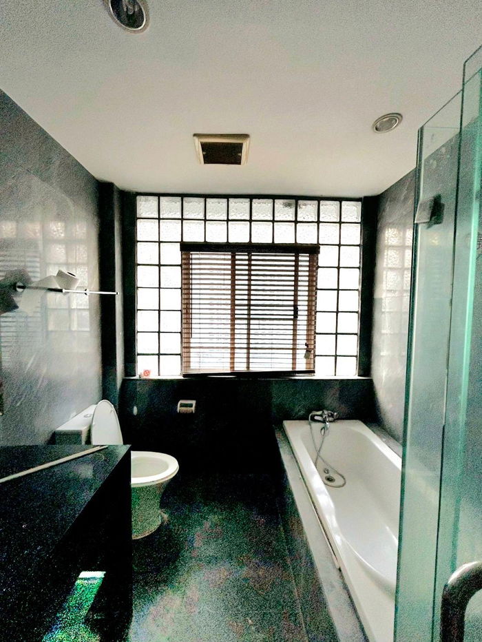 picture For rent: Noble Tara Town in Town, home in the heart of the city...fulfilling all the conveniences and privacy of your life. Line ID: @951qfbfi - 8/11