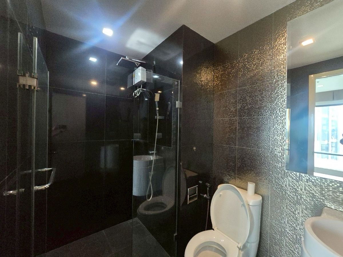picture Code: KJ8299  for rent Rhythm Sukhumvit 36 - 38 // Line ID: @kjcondo (with @) // - 4/6