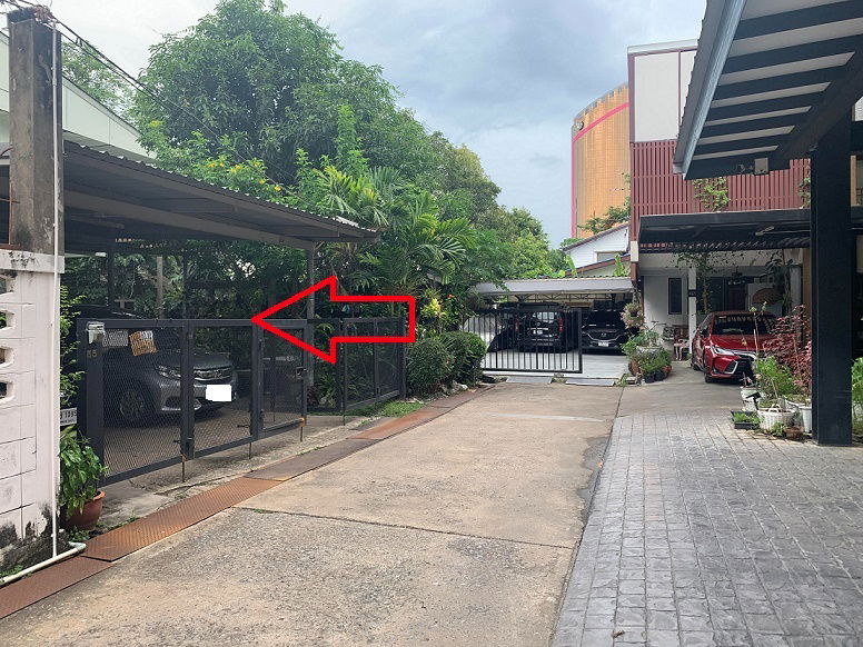 รูป ขายที่ดินพร้อมสิ่งปลูกสร้าง (บ้านเก่า) ใกล้ BTS อารีย์ ซ.พหลโยธิน 8 (ซ.สายลม) ขนาด 98.5 ตารางวา เหมาะพักอาศัย - รูปที่ 2/8