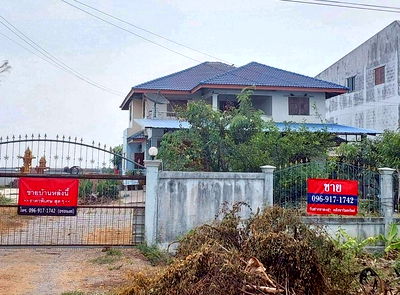 บ้านเดี่ยว พระนครศรีอยุธยา : ขายบ้านเดี่ยว 2 ชั้น ตามสภาพ เนื้อที่ 203 ตร.ว. บ้านหันหน้าทิศเหนือ ใกล้ตัวเมือง ใกล้วัดเจดีย์หอย ลาดบัวหลวง พระนครศรีอยุธยา