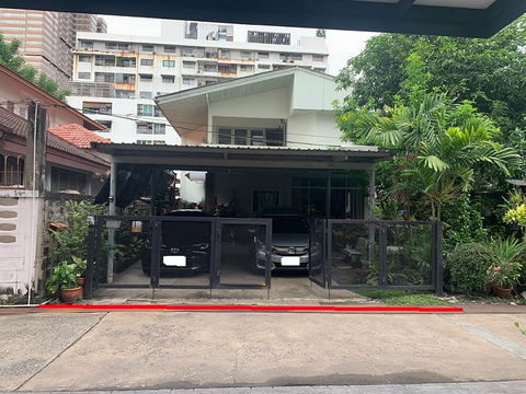 ขายที่ดินพร้อมสิ่งปลูกสร้าง (บ้านเก่า) ใกล้ BTS อารีย์ ซ.พหลโยธิน 8 (ซ.สายลม) ขนาด 98.5 ตารางวา เหมาะพักอาศัย