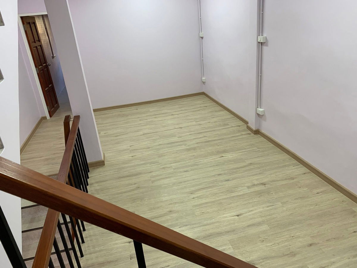 picture  For rent 4-story building with rooftop 🏢Located in the heart of Asoke-Din Daeng, in the Din Daeng-Ratchada-Huai Khwang-Rama 9 area - 7/15