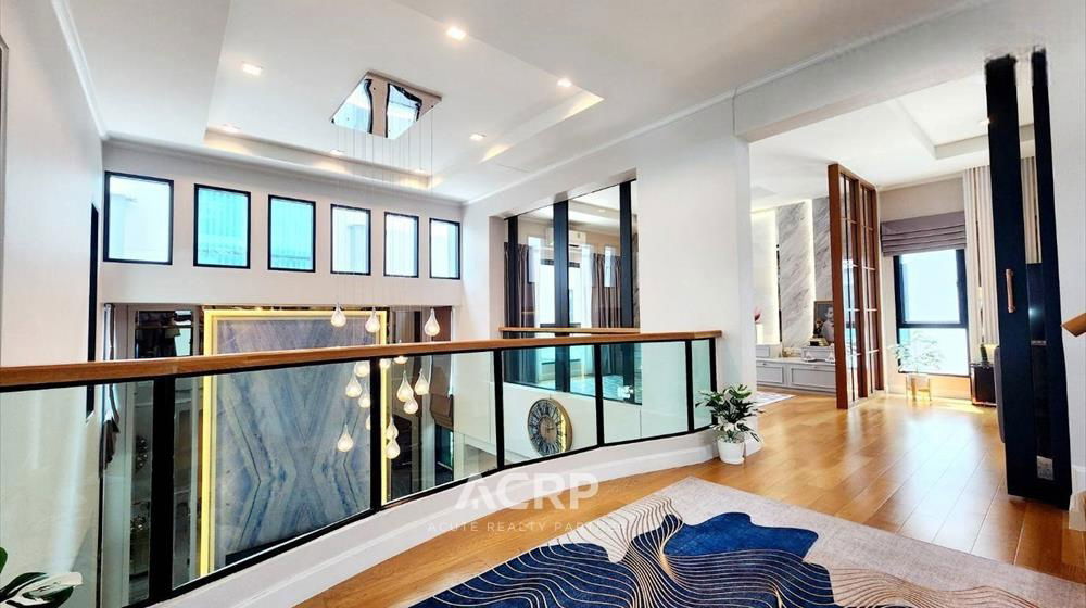 picture Luxury 3-storey house for sale, Supalai Essence Village, Suan Luang, Chaloem Prakiat Road, Rama 9 - 11/19