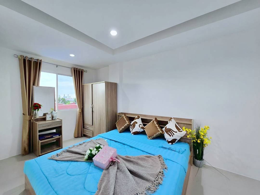 picture 3Storey Townhome near Sukhumvit in Soi Khaotalo 4beds 5baths - 10/19