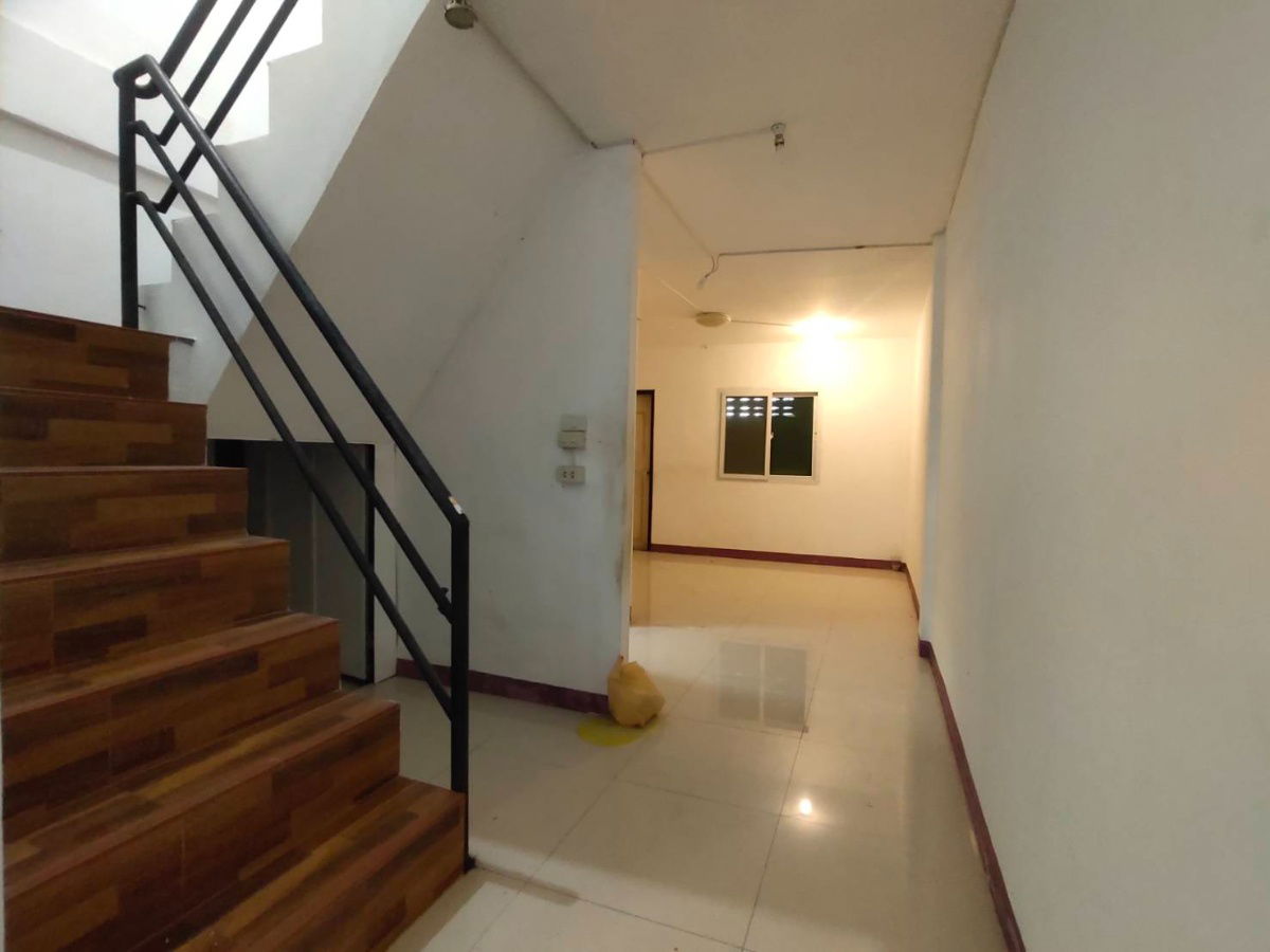 รูป ขาย ทาวน์เฮ้าส์ 2 ชั้น หมู่บ้านศรีเมืองทอง วัดลาดปลาดุก สวยพร้อมอยู่ - รูปที่ 7/10